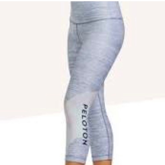 Pelotón"Set Two With-Sport bra & Cropped Pant Matching set - Picture 12 of 14